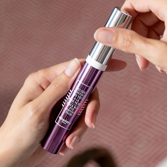 Black Rose Eye Contour Fluid revitalizes and brightens the eye area.